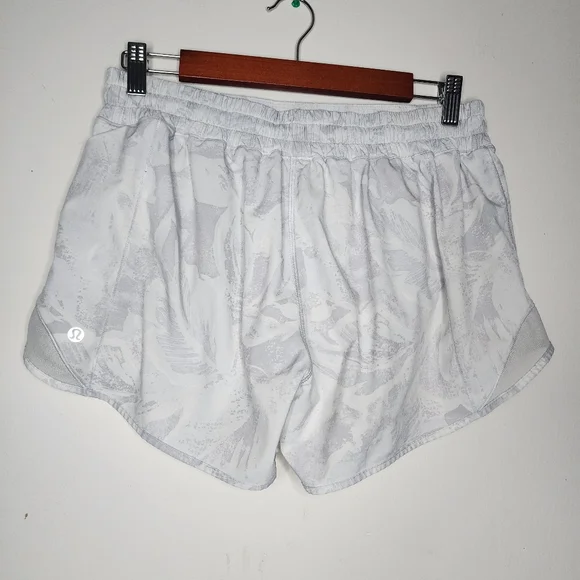 Lululemon Hotty Hot Short II Long 4" Inseam Running Shorts White Gray Sz 10 Tall - Picture 5 of 5